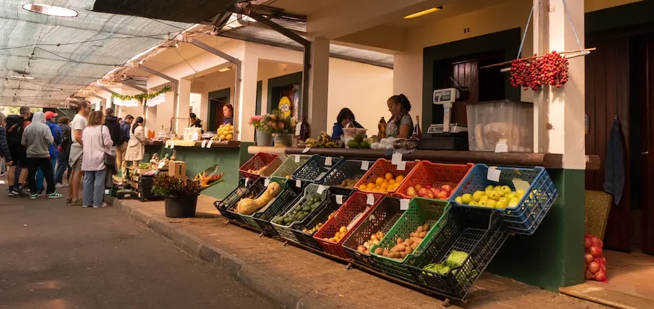 santo da serra market 2